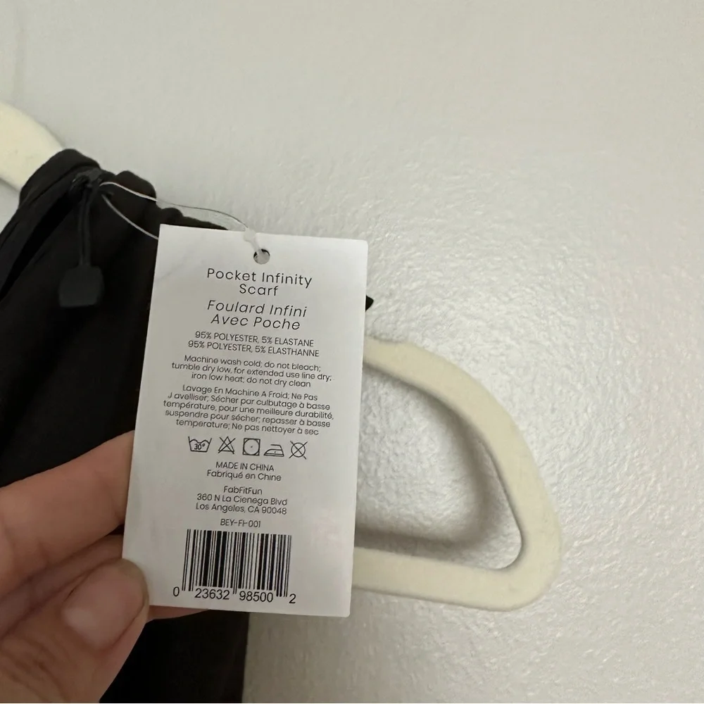 NWT Beyond Yoga Pocket Infinity Scarf